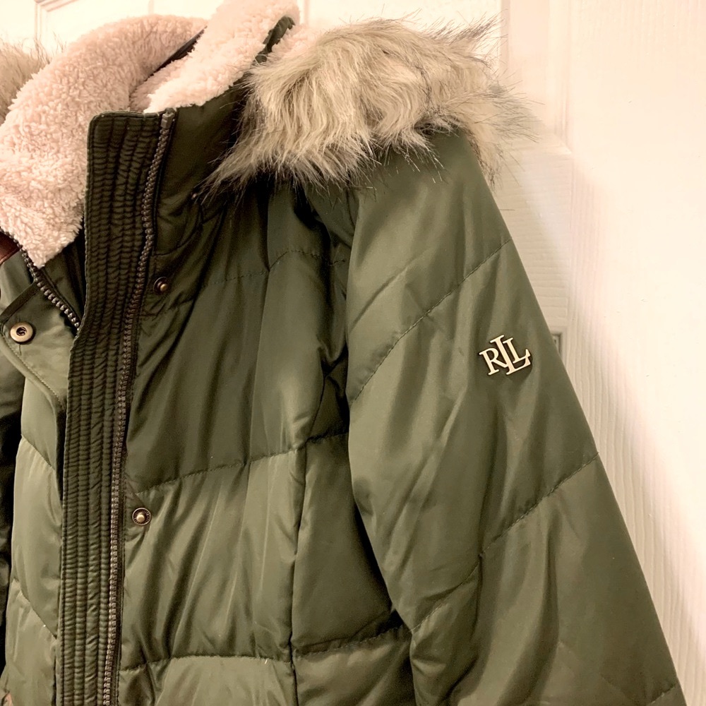 Ralph Lauren coat, with ribbed cuffs and a faux fur–lined mock turtleneck - Picture 6 of 7